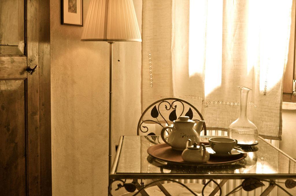 Pomarancio Bnb Saludecio Quarto foto